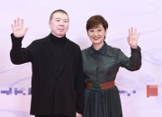 徐帆辟谣与冯小刚离婚：我们两口子关系坚如磐石