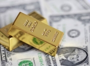 黄金从近两周高点下滑，交易员权衡美国降息可能性