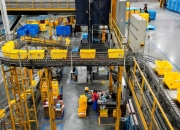 亚马逊销售额超越沃尔玛，登顶全球第一